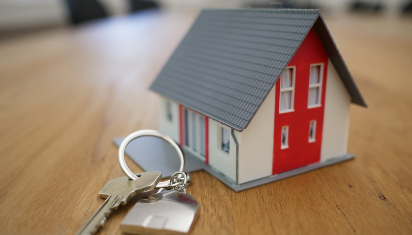 For rent and for sale apartment listing cards
